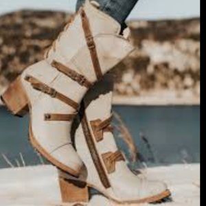 Size 8 Freebird Cora leather boots in color ice!